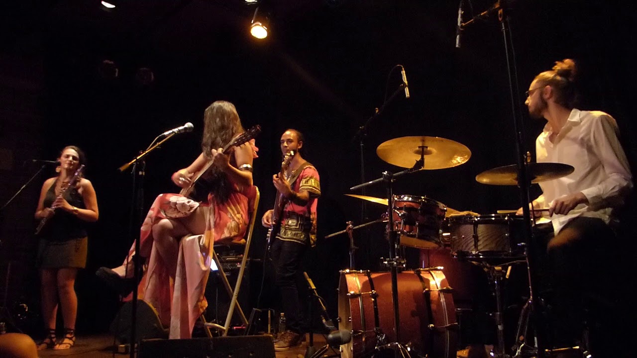 IRINA GONZALEZ feat Julia Guilloton - CAVE POESIE