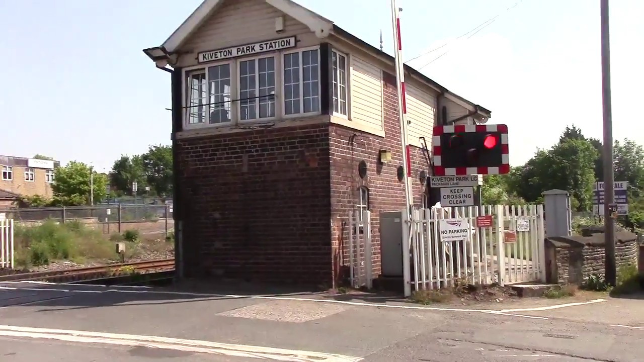 Kiveton Park Level crossing