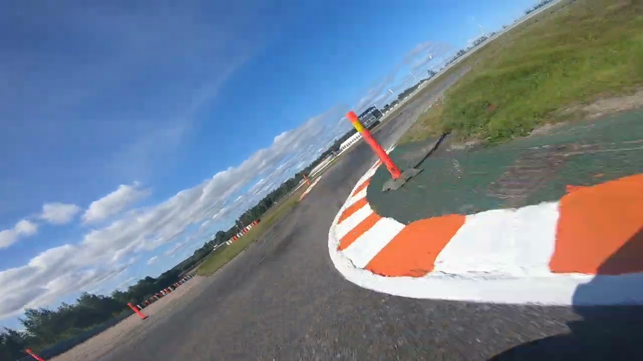 Mittsverigebanan 1:00:93 - Bandag med Ankans Racing. Roadracing. Sundsvall.