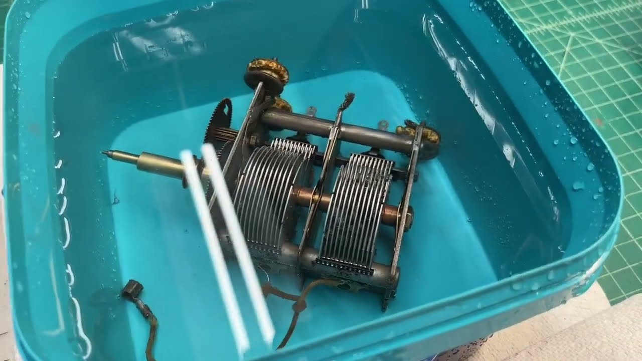 Zenith 5-S-127 | Cleaning the Tuning Capacitor