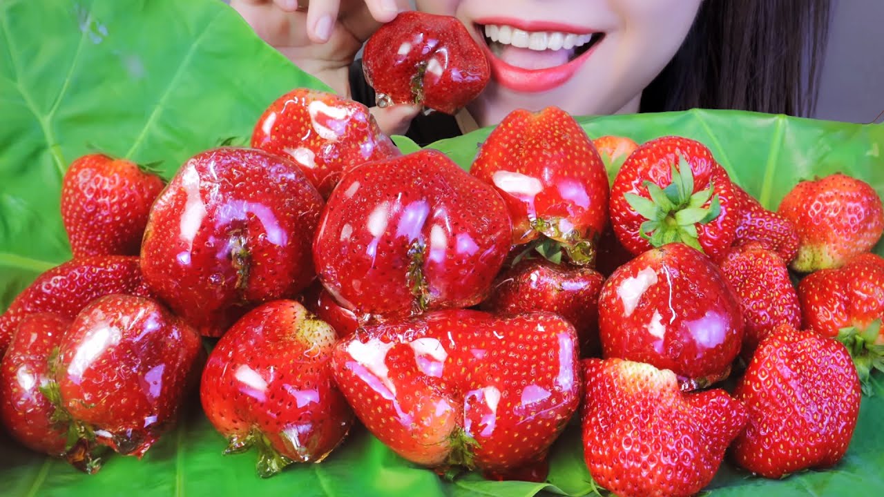 ASMR CANDIED FRUITS STRAWBERRY - TANGHULU MUKBANG - KẸO HỒ LÔ DÂU | LINH-ASMR
