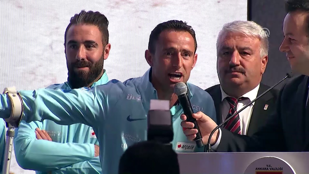Ampute Futbol Milli Takımı'na ödülün takdim edilmesi
