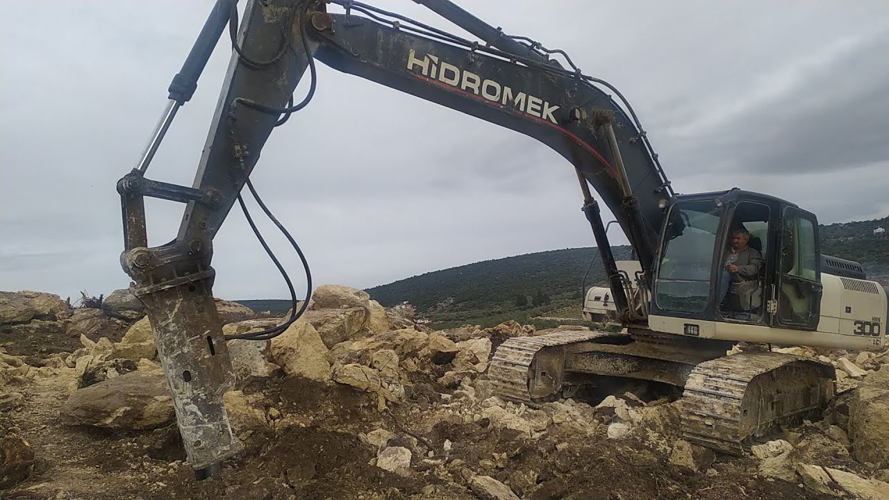 Kırıcı ile tarla imarı, taş kırma işlemi Hidromek 300 - Stone crushing operation