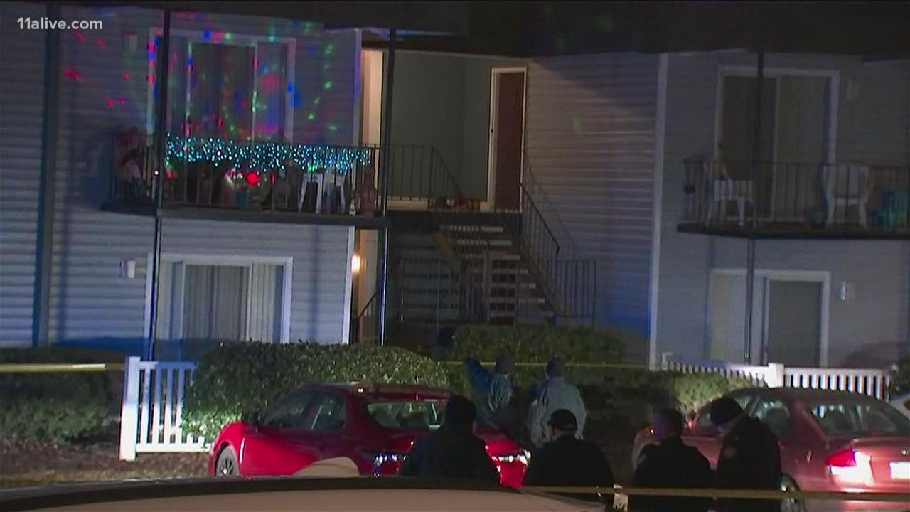 Man shot multiple times at Fairburn Road apartment complex