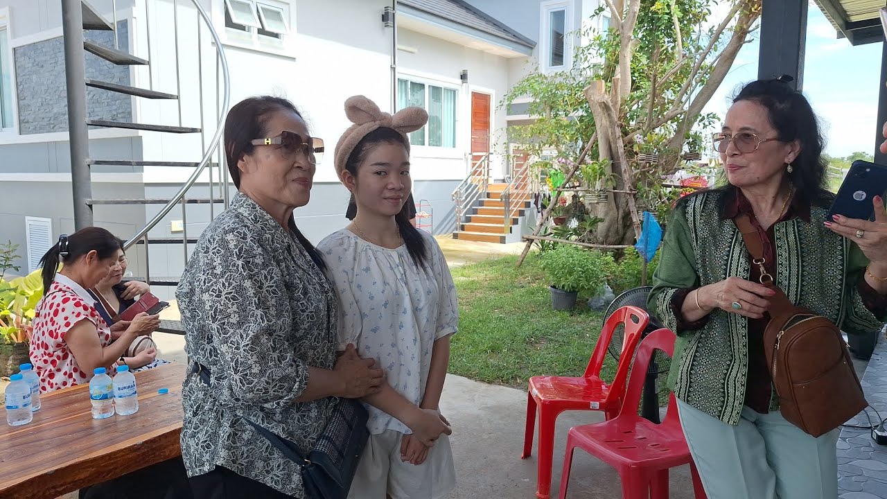 แม่ฮักเชียงรายบินตรงมาจากต่างประเทศ เพื่อสิ่งนี้