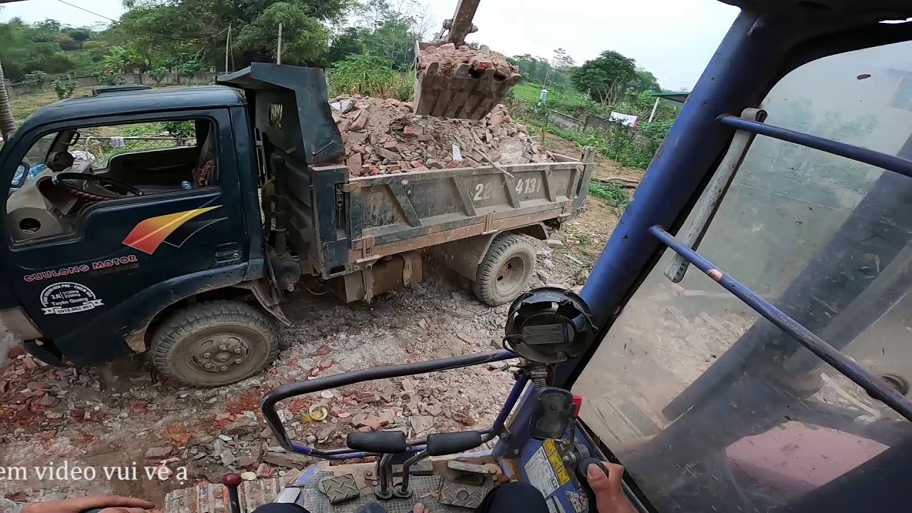 Lái Lùi Xe Ô Tô Hộ Chủ Máy Để Xúc Xỉ Phá Nhà Lên Xe Ô Tô  Máy Xúc Nhỏ Gọt Vỏ Trái Đất