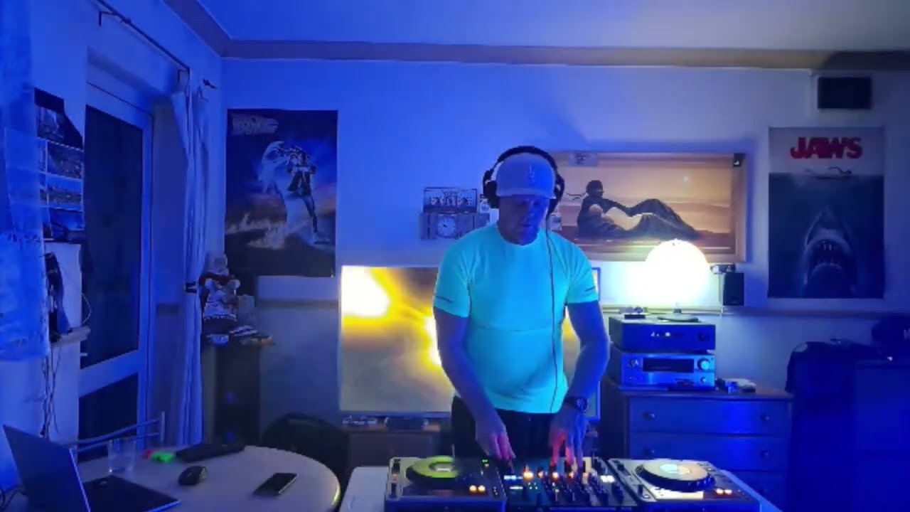 137 bpm Techno 2023 vol3 dj set By CROSSBEAT