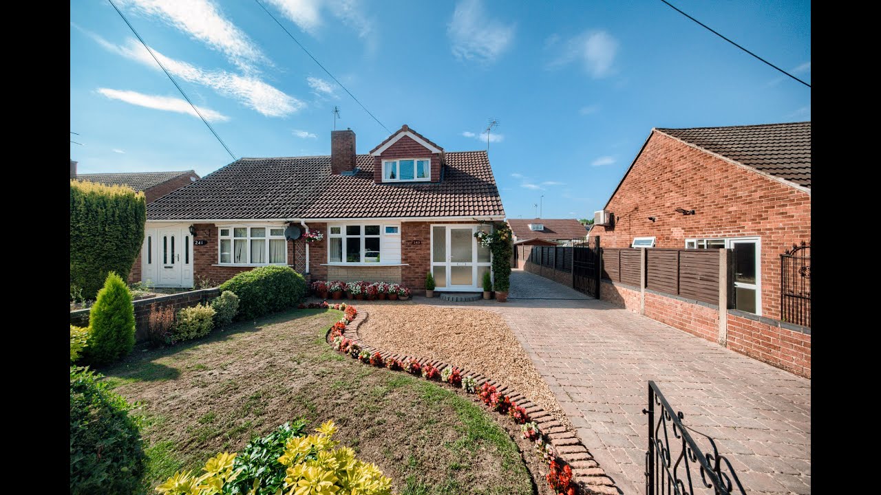 FOR SALE - NO CHAIN Beautiful bungalow in Blackberry Lane, Wyken. Thee bedrooms, immaculate
