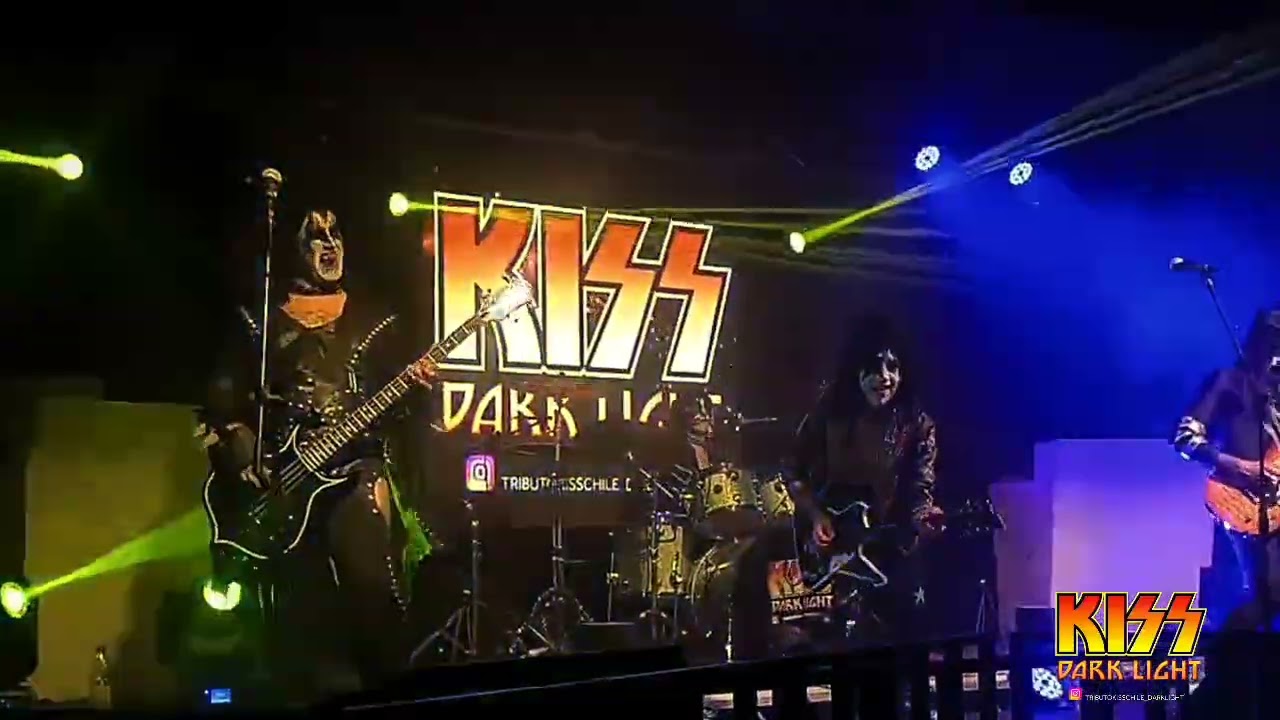 Dark Light Strutter 