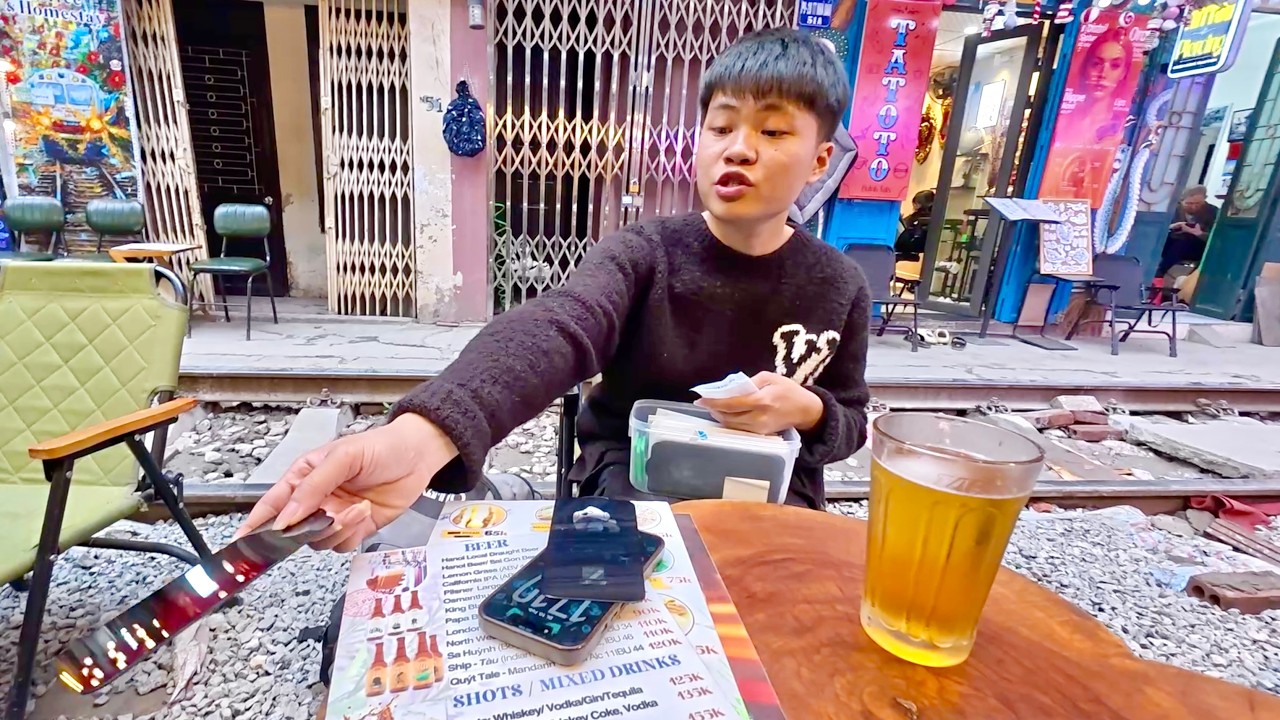This Guy Sold Me a $4 Screen Protector in Vietnam 🇻🇳