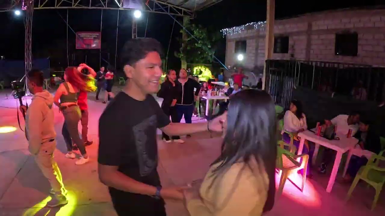 ASI SE PRESENTO EL MIXTEKITO EN ALPOYECA GUERRERO  CON ESTE TEMASO SIGUIENDO A LA LUNA ...