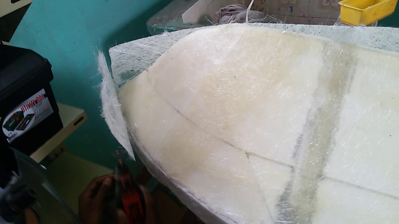 Caiaque de fibra de vidro.