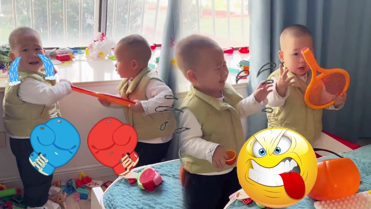 【超萌双胞胎】满地的玩具，就非得抢着一个玩儿！你俩是来整我的吧？