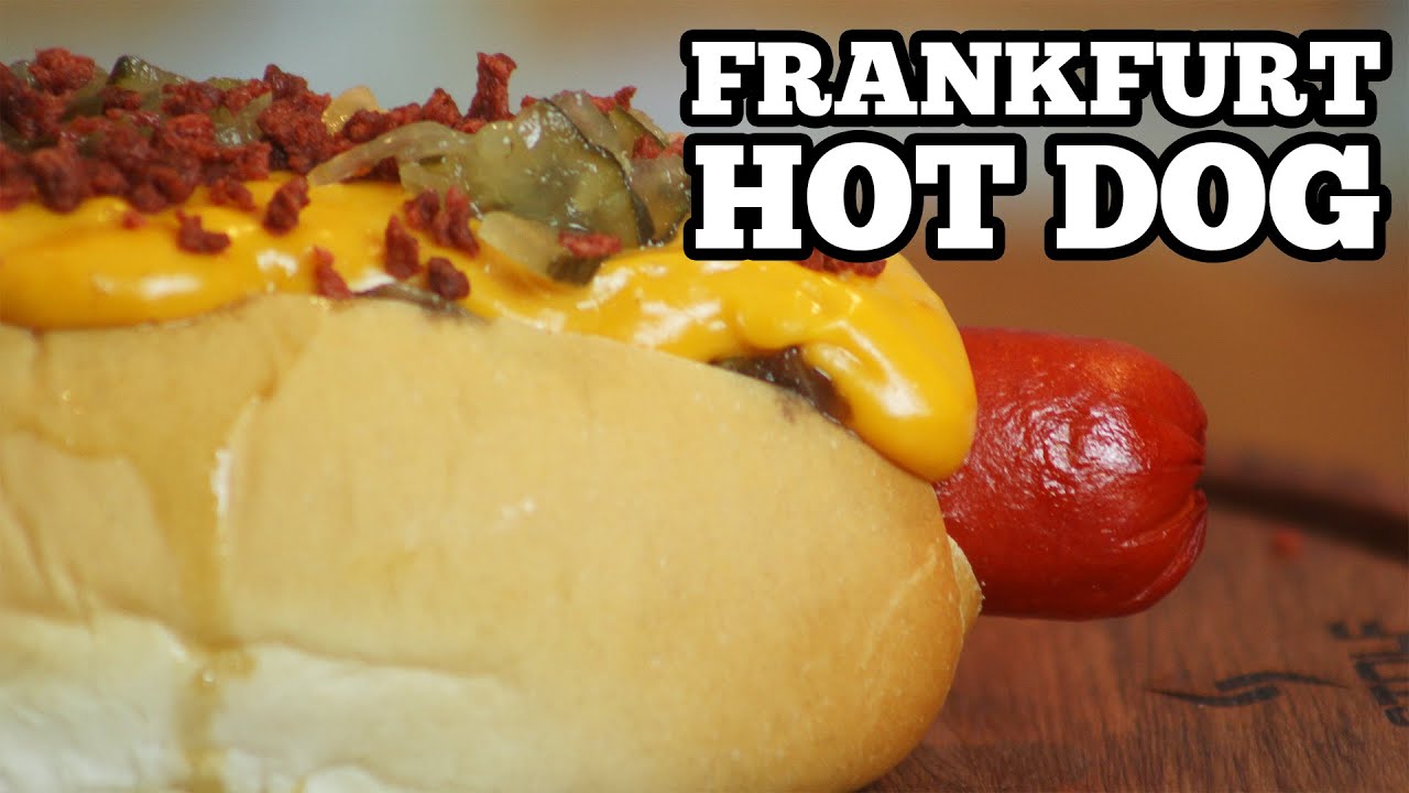 Cachorro quente com molho de cheddar e bacon