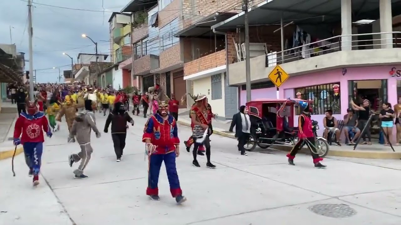 5 TA.Salida de los diablos ven pasa lo mejor aquí en Rioja carnaval Rioja mas grande que nunca