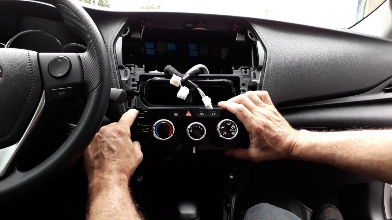 Como retirar a central da multimídia Toyota Yaris 2019