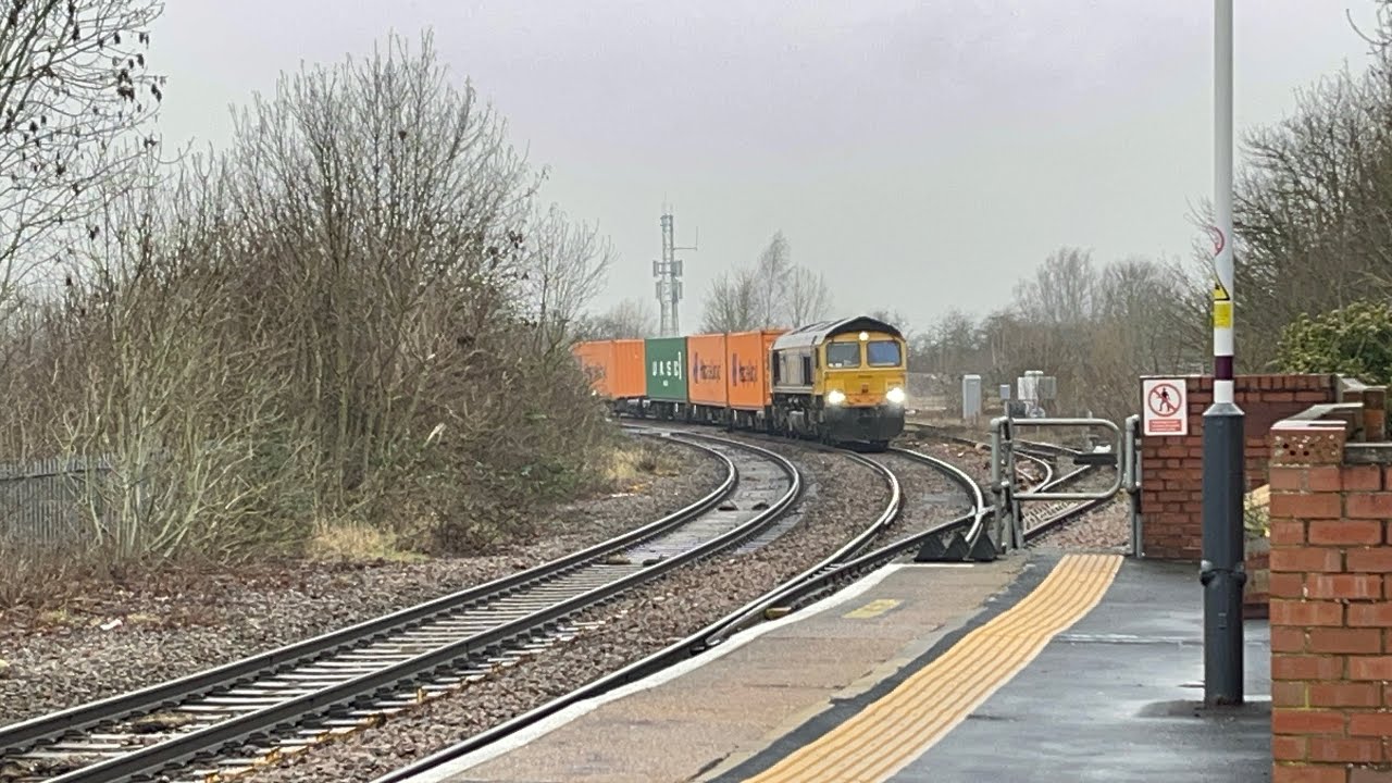 “Cromer Lifeboat” 66714 4L19 with 31 containers including 3 fridges 10;41 100L 26/1/2026