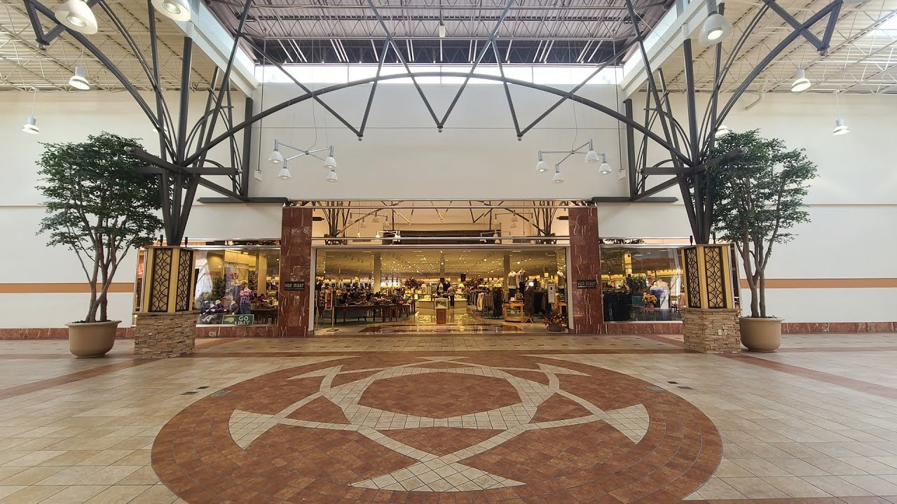 A Visit to College Square Mall (IA)