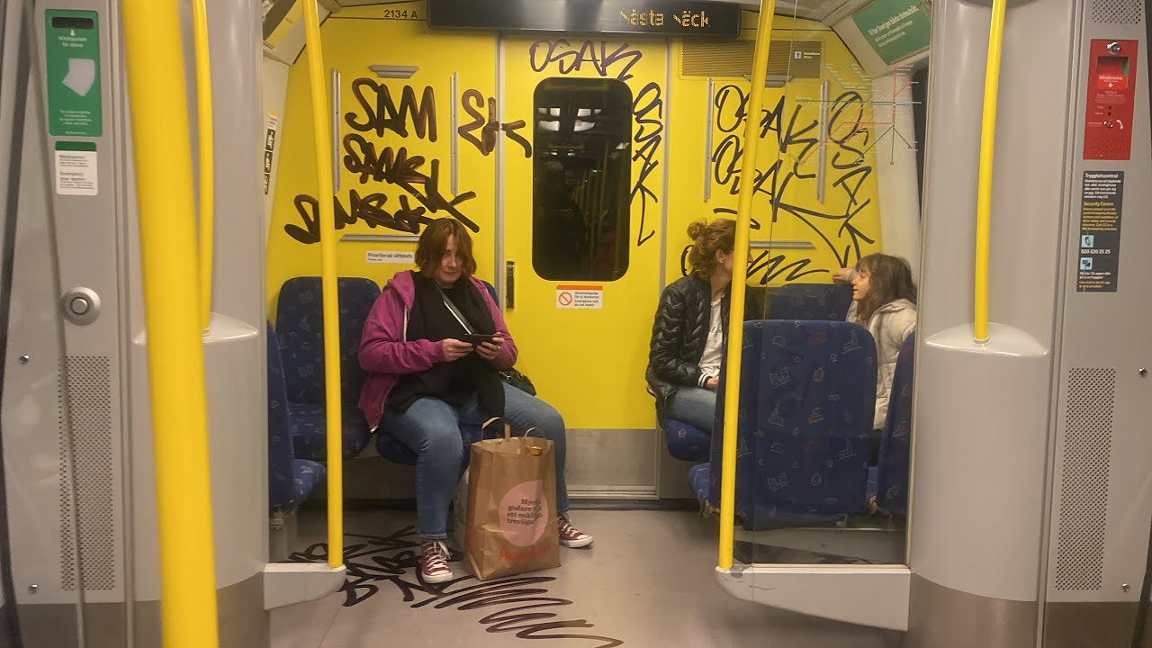 Tåg Vid Näckrosen Evakueras På Grund Av Klotter!