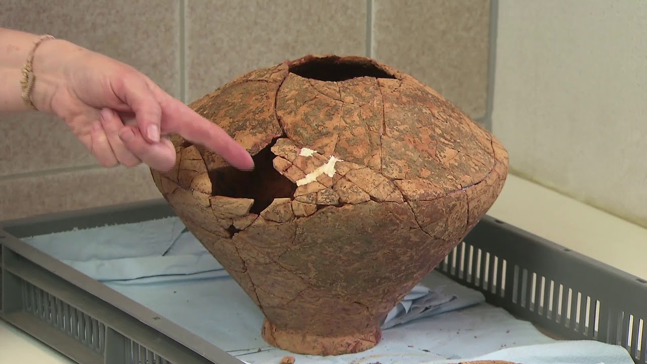 Restauration d'objets archéologiques en céramique et en métal