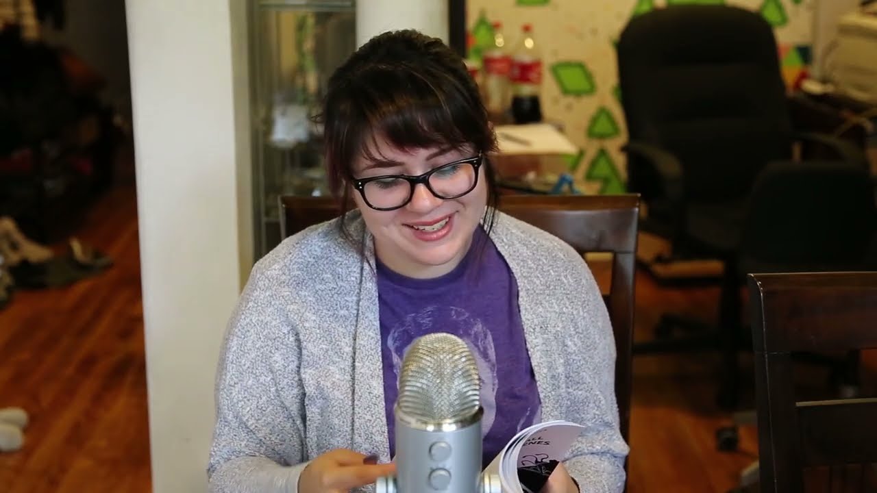 ASMR francais (qc) whispers, reading, tapping, poem.