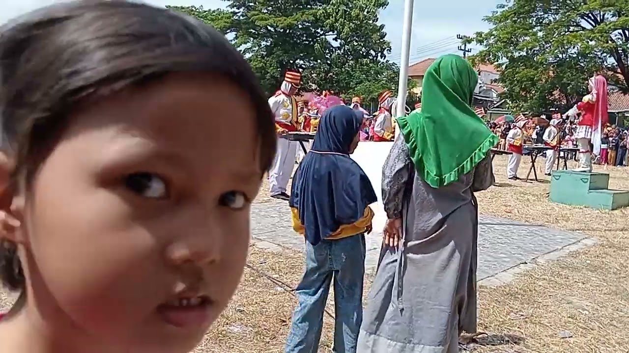 drumband smp penawaja di lapangan kepruyu