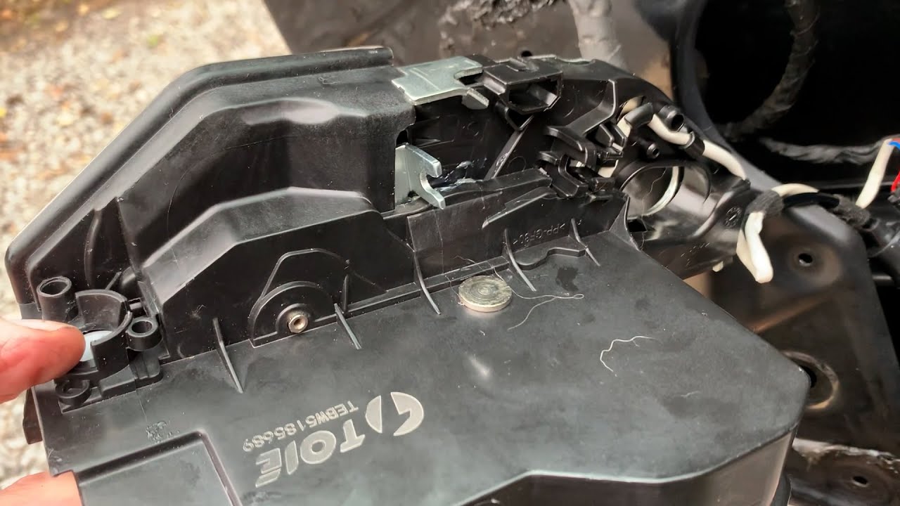 Замок с доводчиком TOIE для BMW F1,F10. Обзор, сравнение с оригиналом, установка замка.