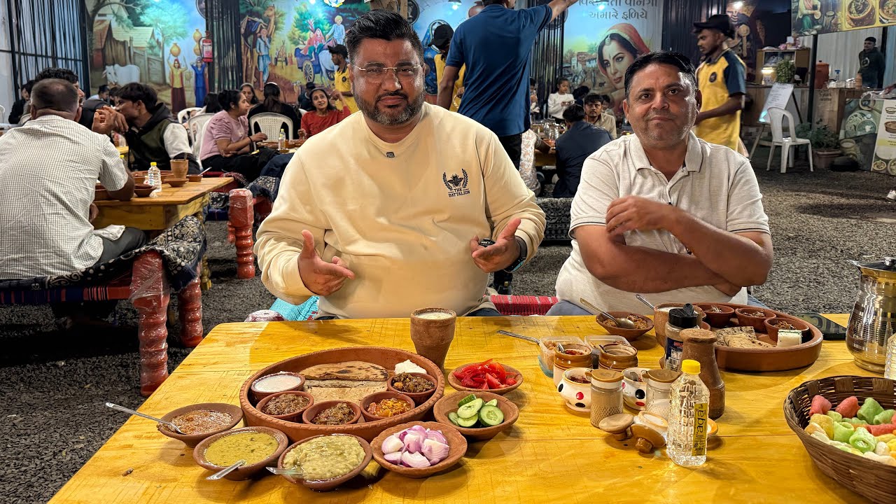 આવી થાળી કોઈ નહિ જમાડે ચૂલા ઉપર બનતું ભોજન માટી ના વાસણ માં દિલ થી જમાડે ગીર નેહડો અમદાવાદ GIR NEHDO