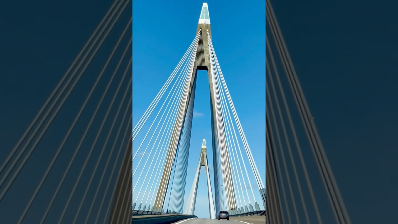 Міст Уддевалла (Uddevallabron )-вантовий міст  протока Суннінге на західному узбережжі Швеції.