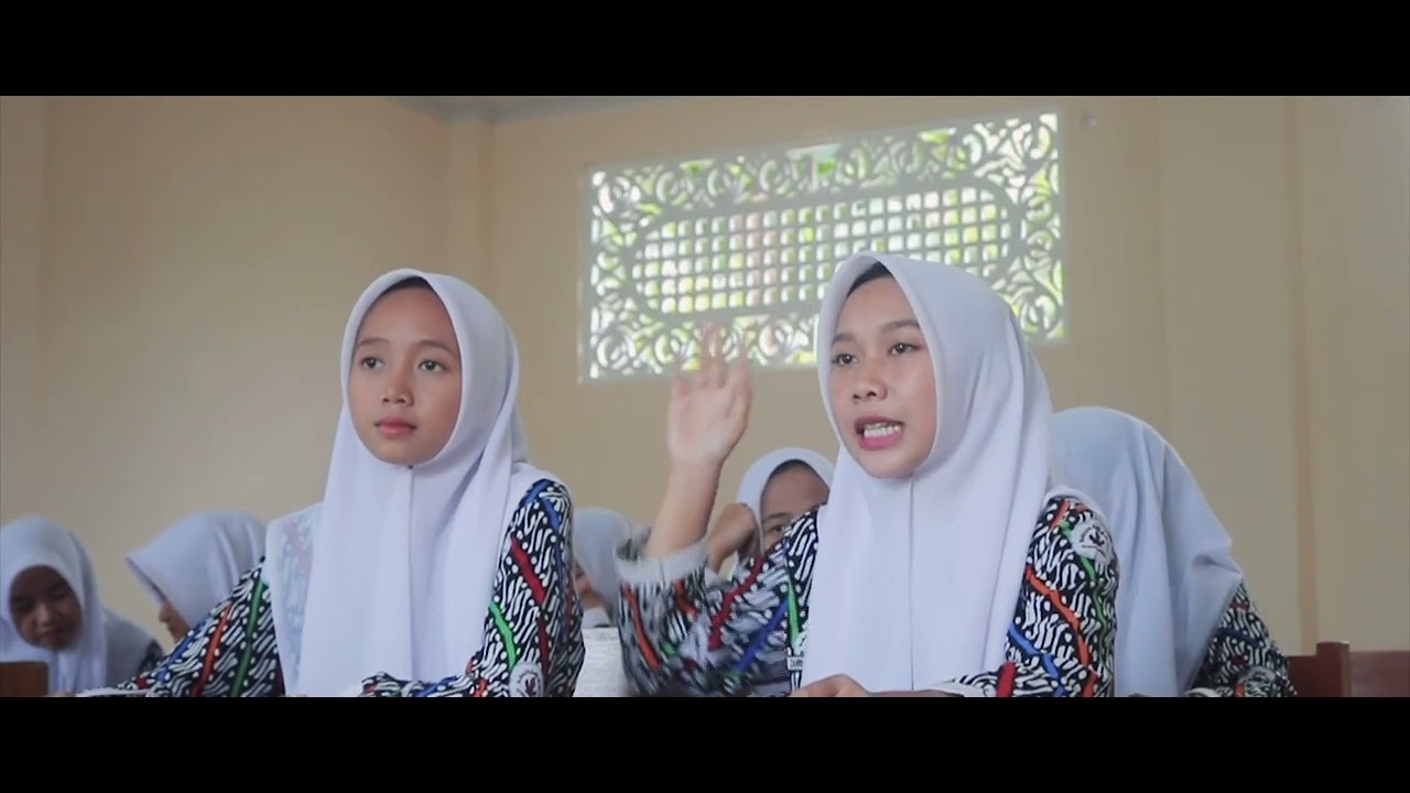 PERAN SANTRI DALAM PENDIDIKAN INDONESIA