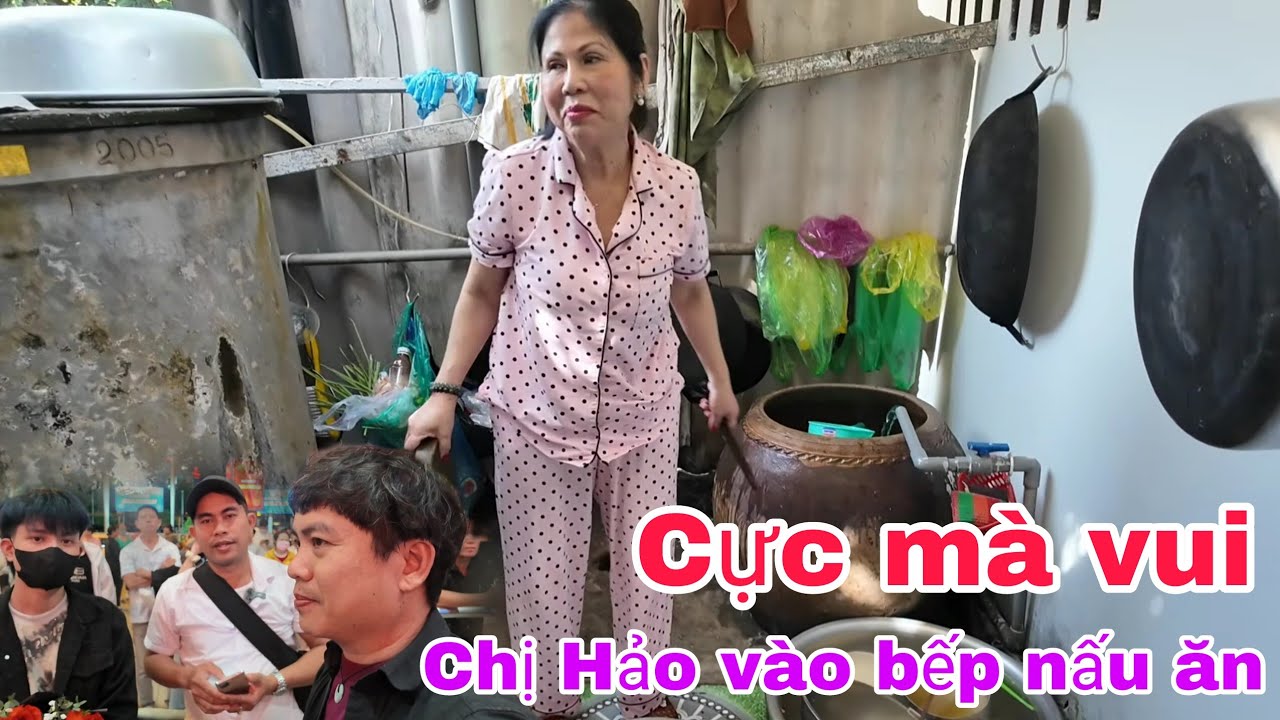 Vừa về Chị Hảo đã vào bếp nấu ăn/ Gia đình hạnh phúc là đây.