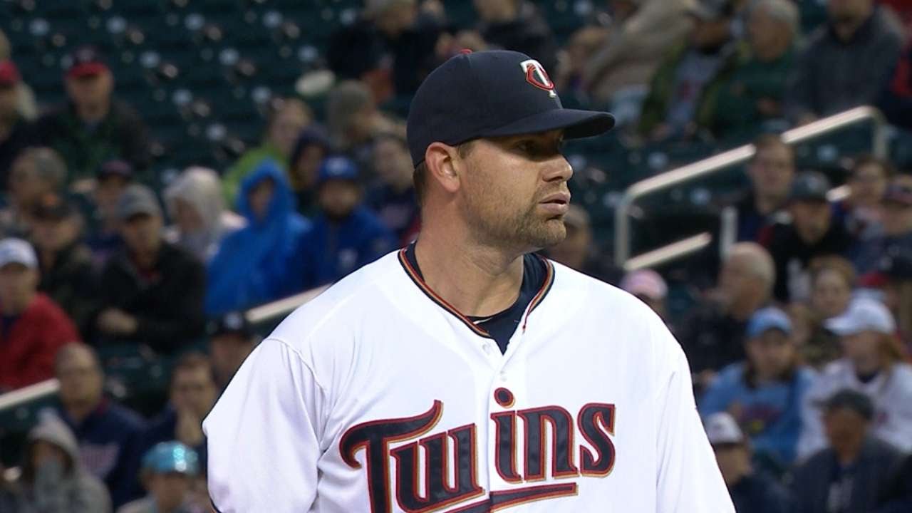 BOS@MIN: Pelfrey pitches seven strong vs. Red Sox