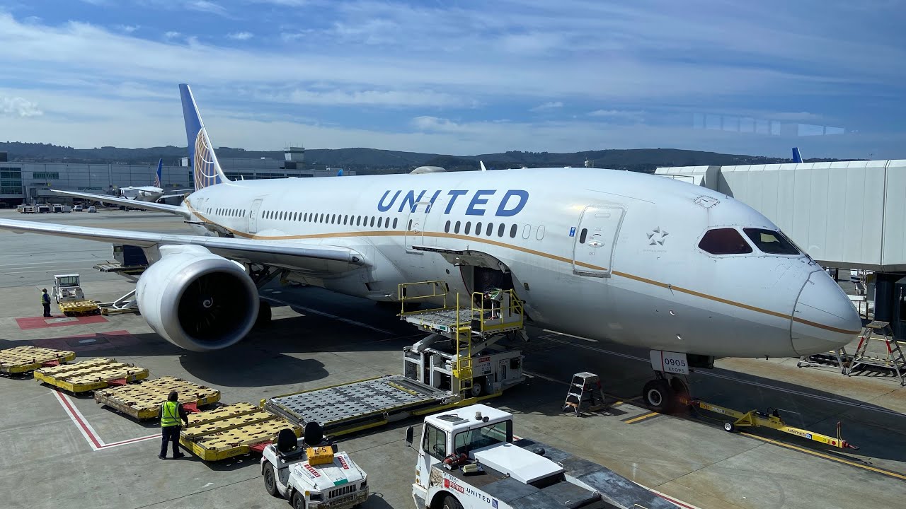 Washington DC (IAD) - San Francisco (SFO) - United Airlines - Boeing 787-8 - Full Flight