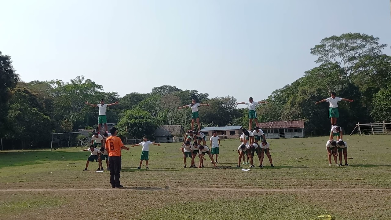 Demostración  de Educación Física (Pirámides)