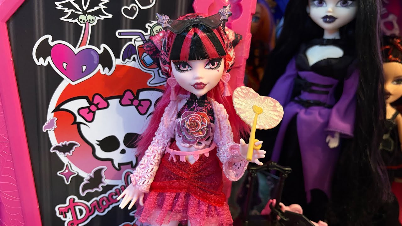 Обзор и распаковка куклы Draculaura из серии Monster High Skultimate Secrets Oasis!
