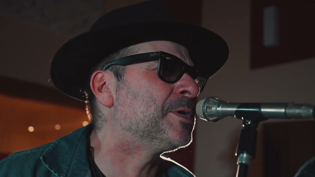Fabricio Beck & Bando Alabama  - O Mundo é Maior Que o Teu Quarto (clipe oficial)