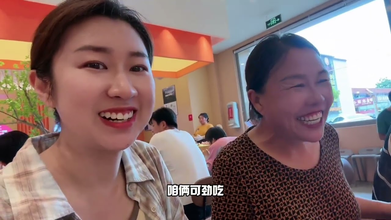 趁着下雨爸妈不用上棚，带妈去做个检查。妈说好久没有逛街了，难得出来一趟，去逛逛。给爸妈各自买了喜欢的衣服，转战小火锅！下雨天和小火锅更配#记录真实生活 #日常vlog #火锅 #逛街 #婆媳 @DO