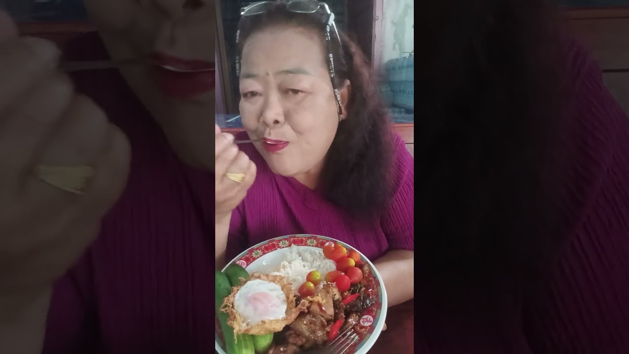 ข้าวผัดกะเพราไก่ไข่ดาวแซ่บๆ