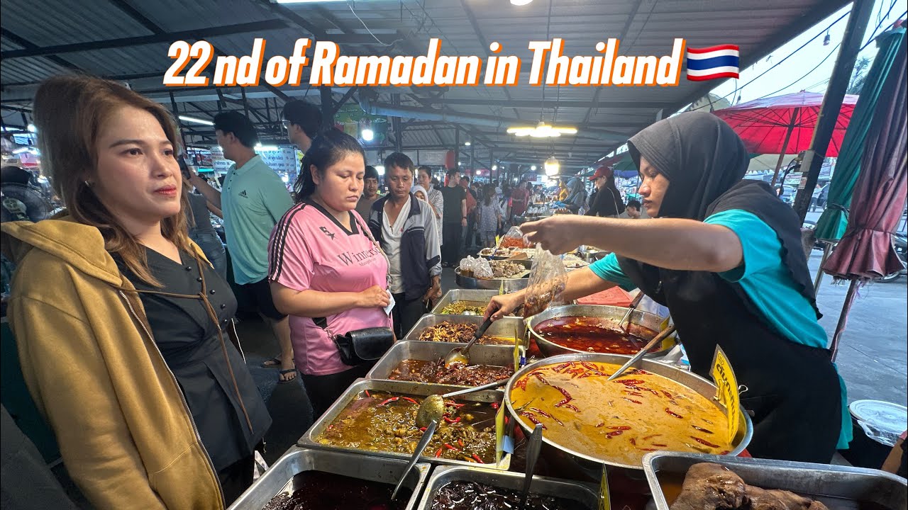 Thai🇹🇭22nd of Ramadan in Thailand 🇹🇭 lots of people buying foods 🍱 🤩