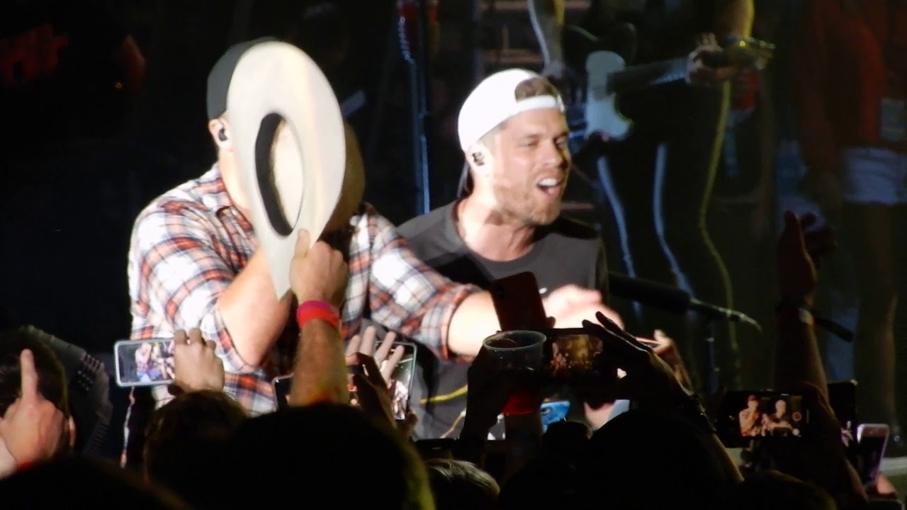 Luke Bryan/Dustin Lynch ~ Where The Green Grass Grows ~ Crash My Playa ~ Mexico ~ 01/26/2019