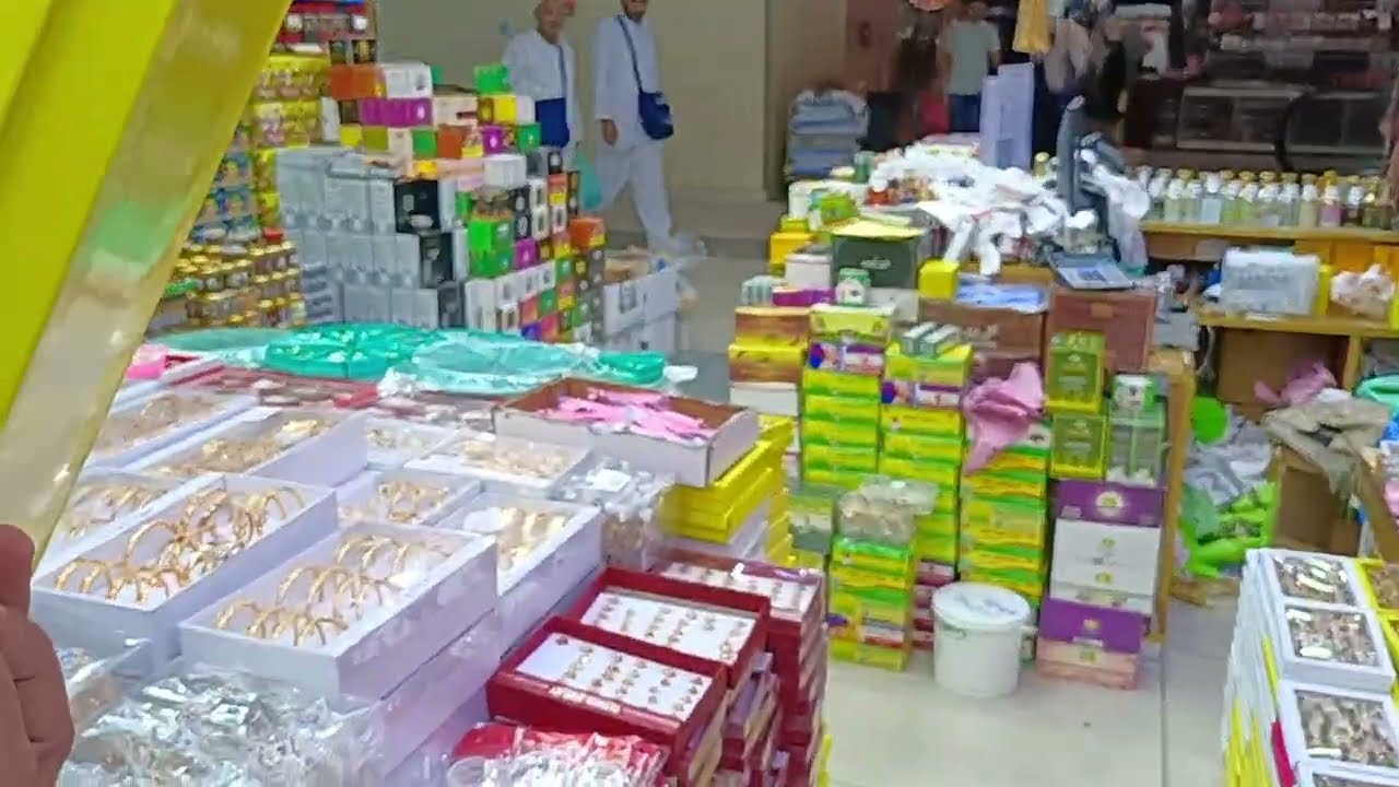 جولة في سوق الكعكية للجملة أرخص سوق في مكة من هنا شراء هدايا والبخور أقمصة وساعات أطقم شاي ماء زمزم