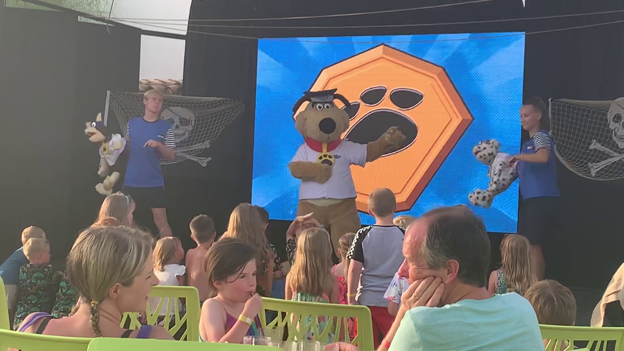 Captain T and the super dogs show - Tui family life Ibiza Club Aura