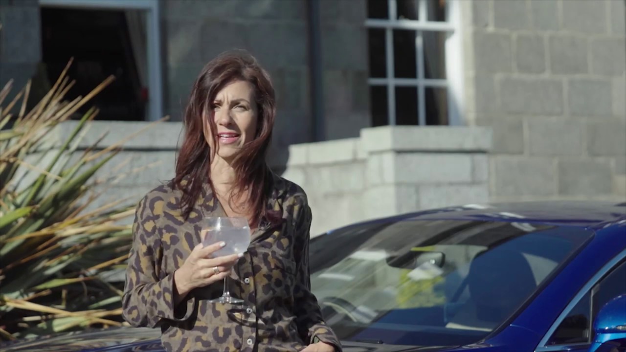 Julia Bradbury reviews the current generation of Bentley GT and then gets a G&T in the Cairngorms