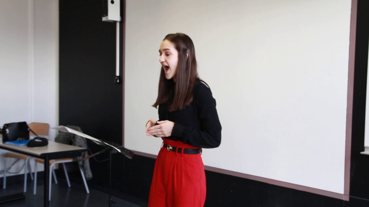 Élise du lycée Rimbaud  gagnante du concours d'éloquence d'HLP