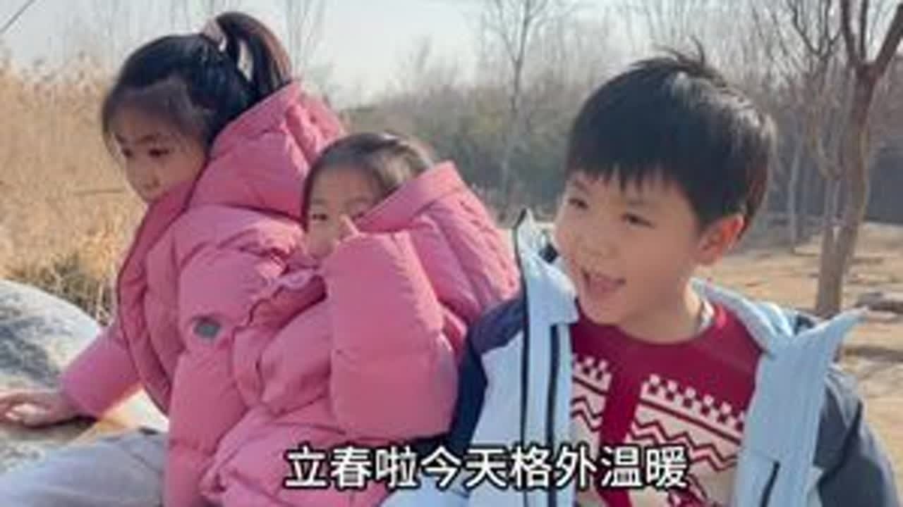 天暖和，带孩子们去公园遛遛弯，然后又带小姑子去弟媳店里试了试衣服#记录真实生活 #我的生活日记