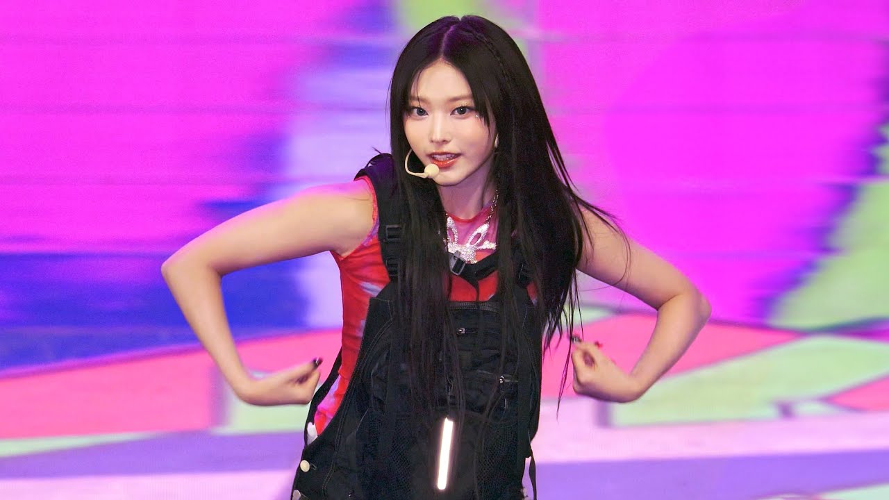 230611 해린 HAERIN 뉴진스 NewJeans 'INTRO + OMG'  4K 60P 직캠 @위버스콘 by DaftTaengk