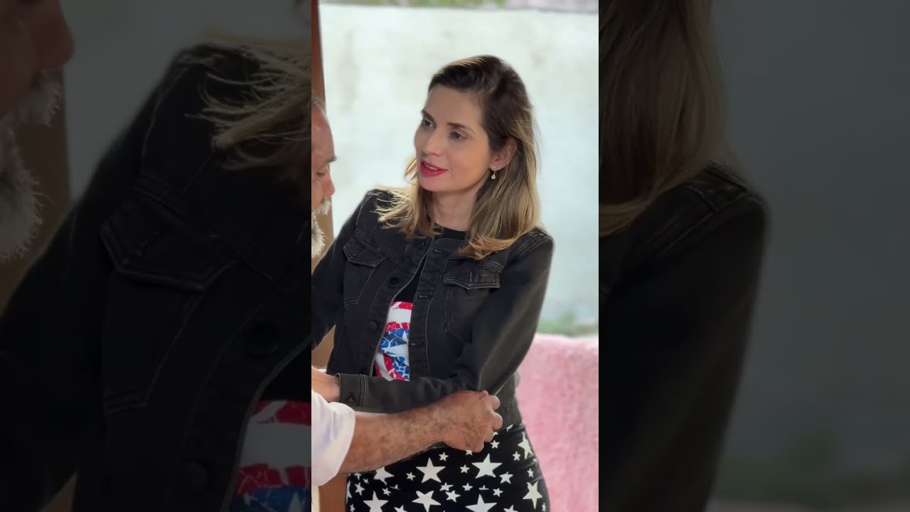 Chegou de viagem e encontrou sua esposa fazendo isso