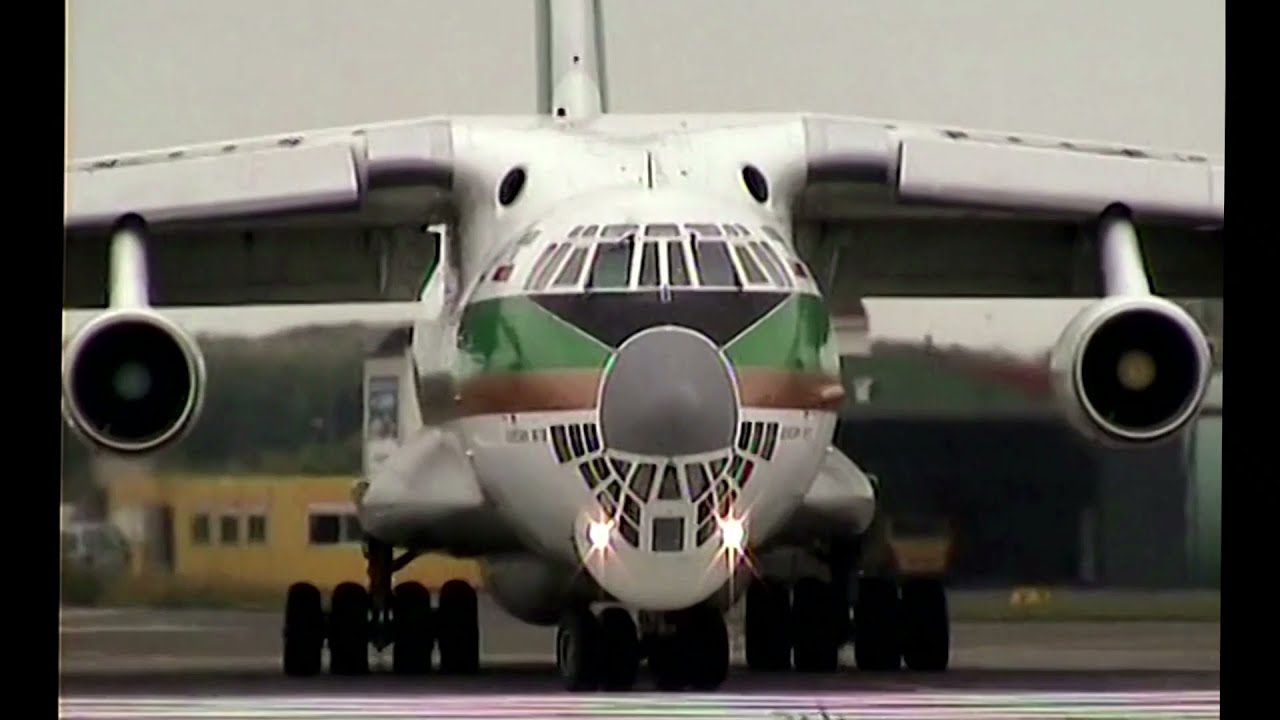 IL 76 and MHS707  , runway 08 , Ostend Airport 2000