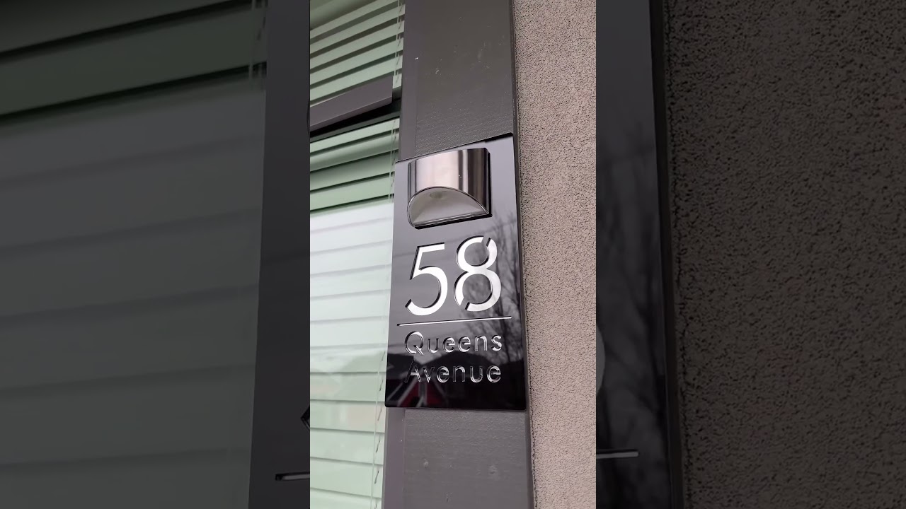✨🏡 Personalize your Home with our Solar-Powered Modern Door Plaque!
