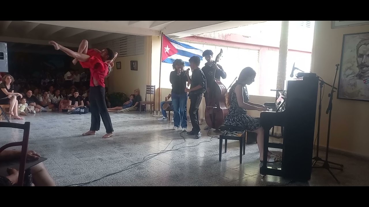 La distancia / Manuel Medrano - Aniely 